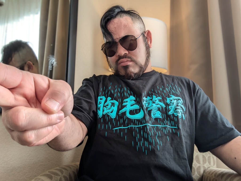 胸毛警察サイバーカラーTシャツ