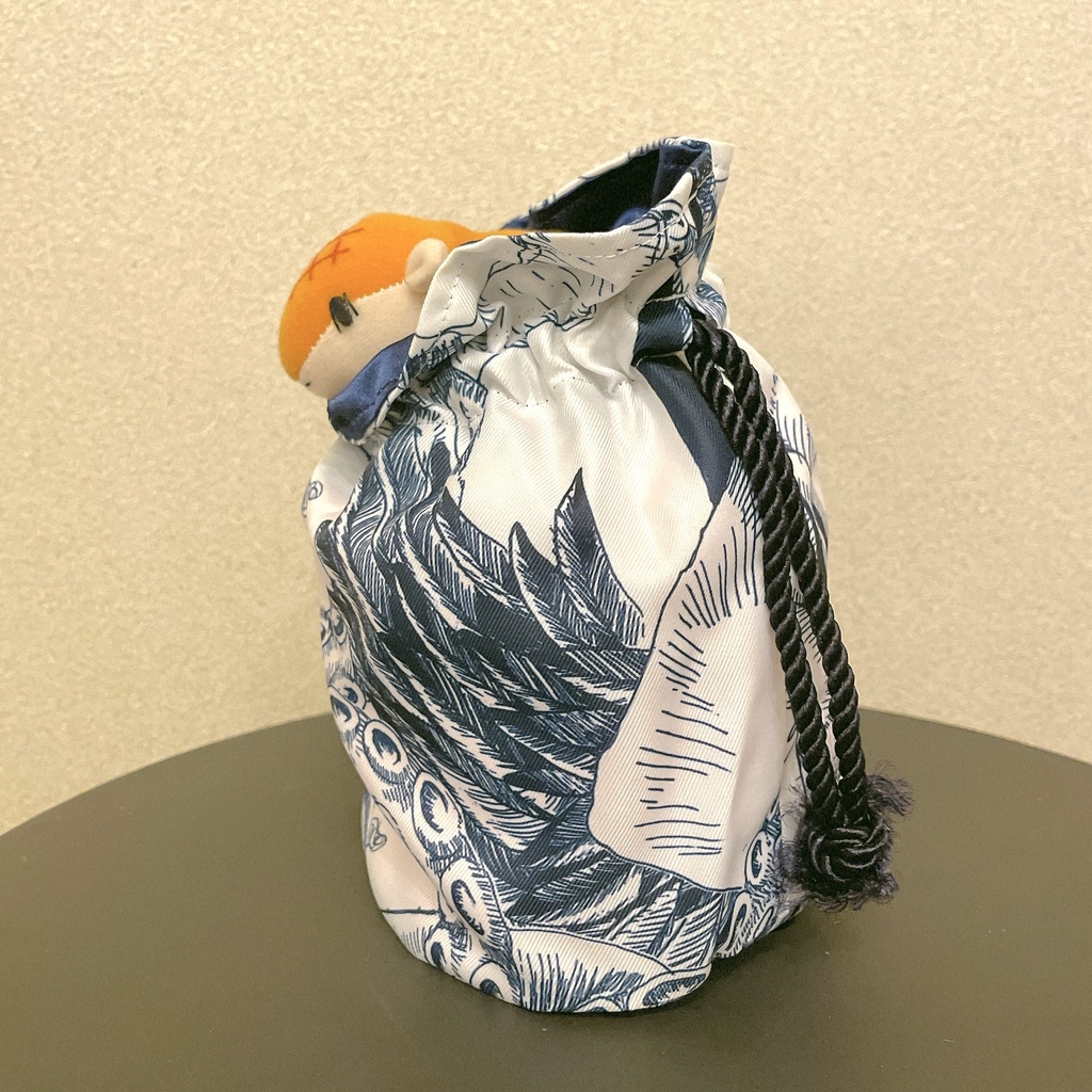 へんな動物イメージ「ゴイスーえっちなポーチ」と「変態缶バッジ」セット