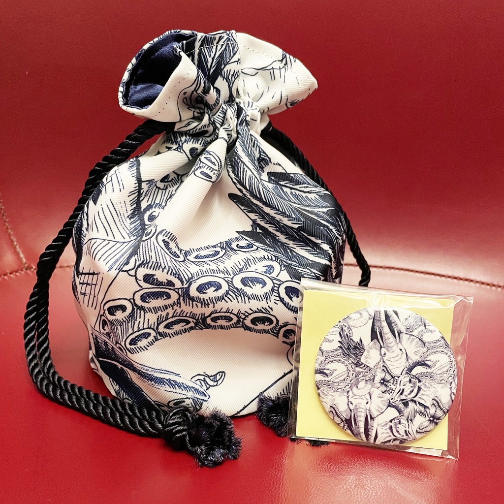 へんな動物イメージ「ゴイスーえっちなポーチ」と「変態缶バッジ」セット