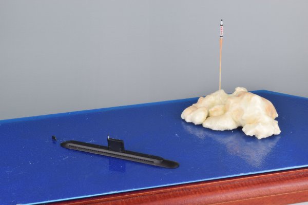 【1/700】 朝鮮人民海軍 シンポ級潜水艦(同スケール北極星一号付属) レジンキット