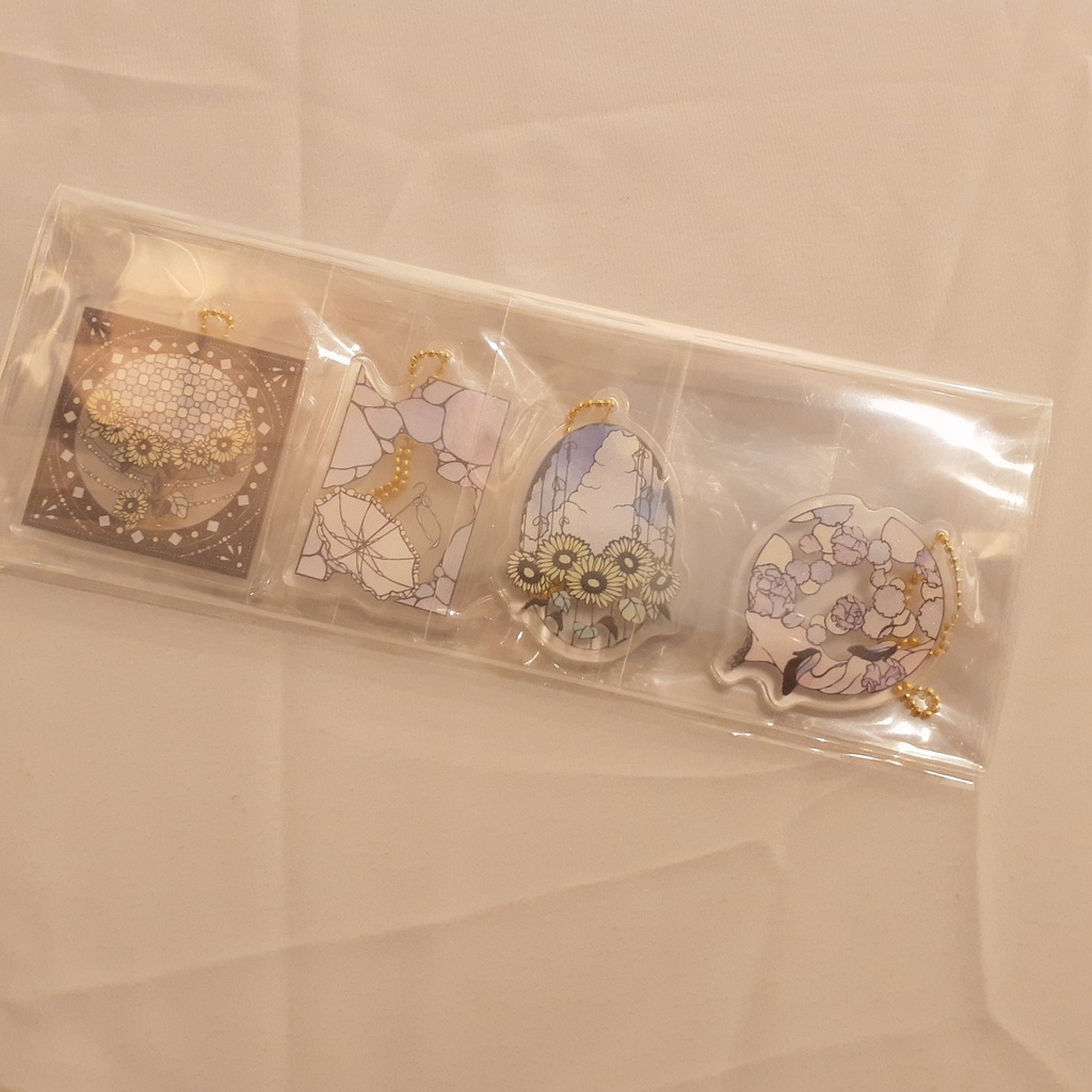 ランダムアクリルキーホルダー 4個セット