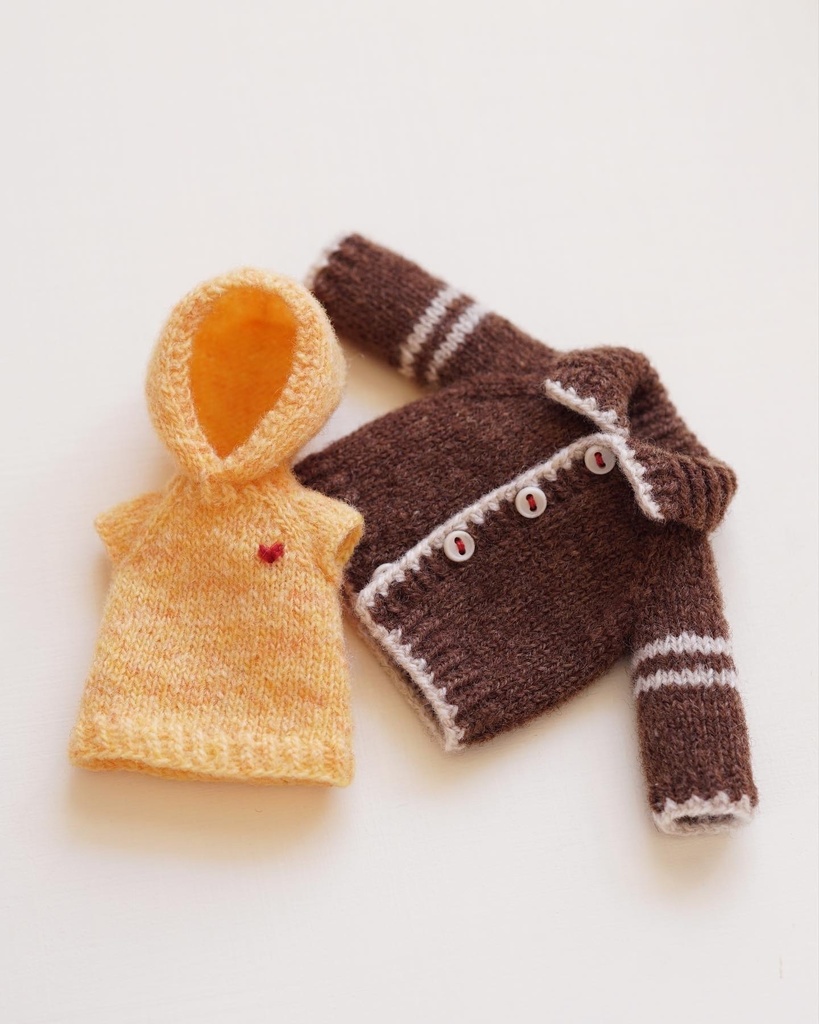 ニットジャケットと半袖フーディのセット