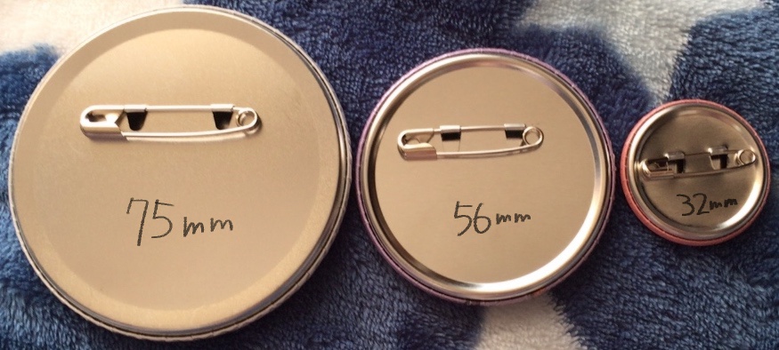 マーシー56mm缶バッチ