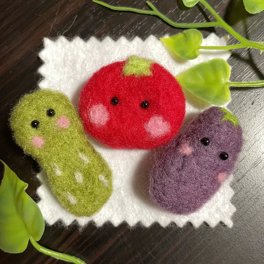 【25.07.08完売】羊毛フェルト”お野菜まるちゃんず”ブローチ #紅茶々丸 #茶々丸ハンドメイド
