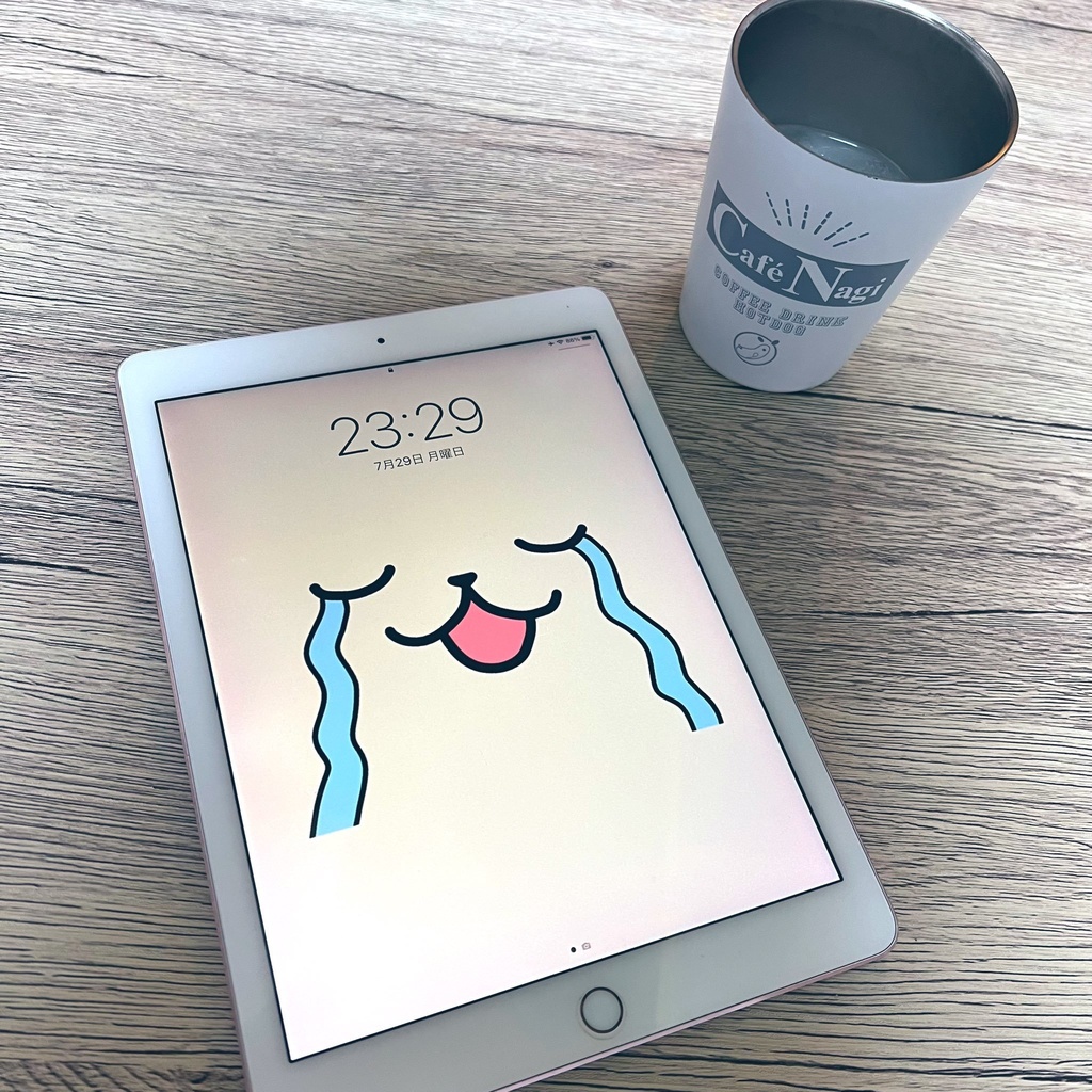 ラッコのムッチ 家具になったね♪壁紙(無料配布)