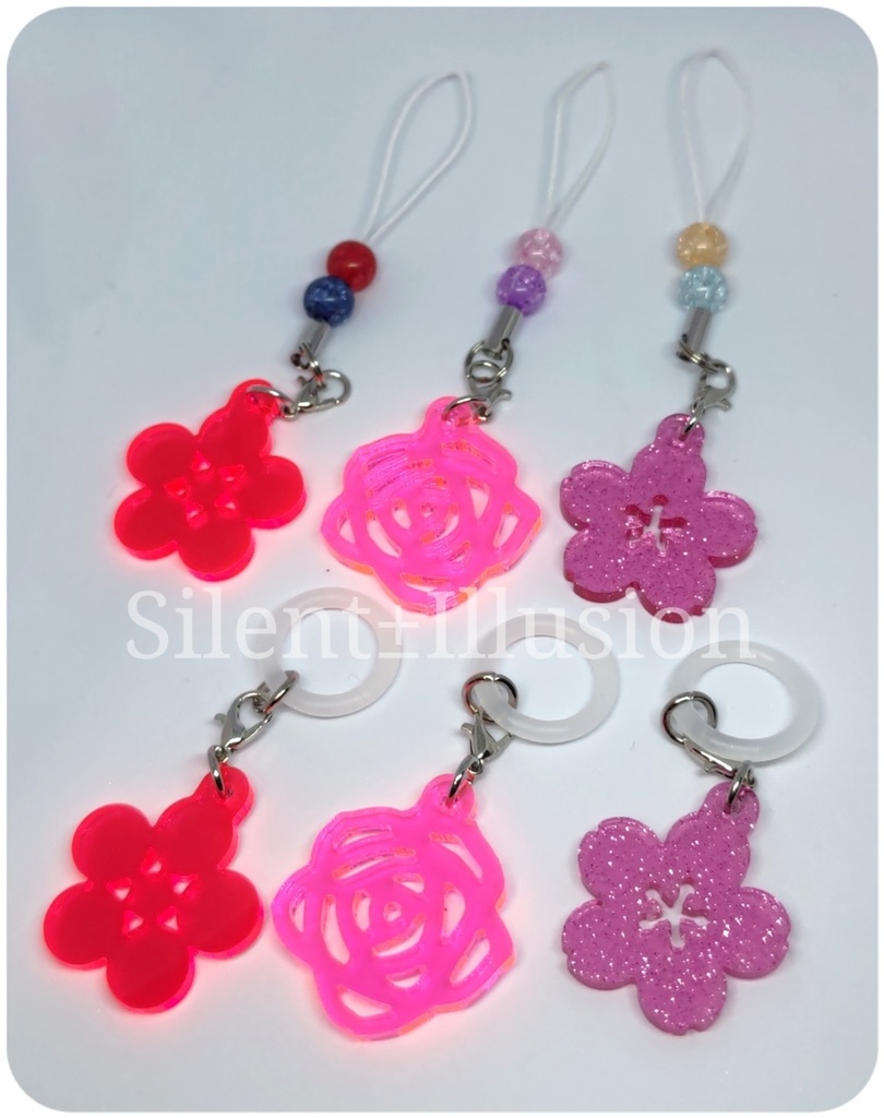 お花のアクリルストラップ