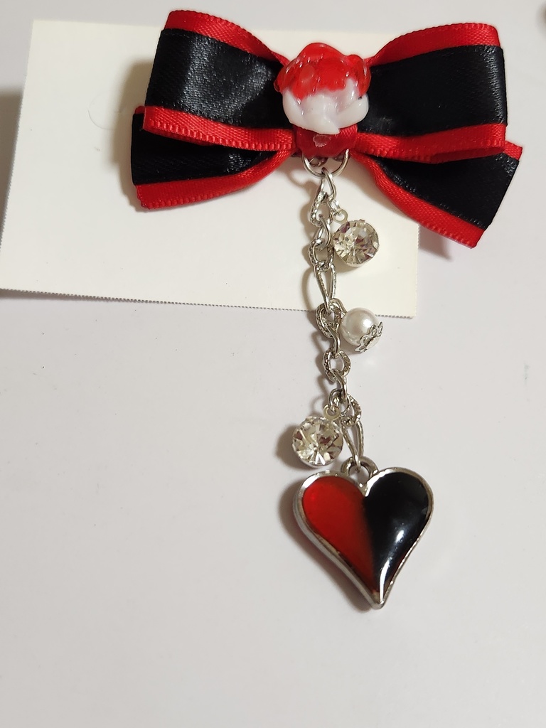 ツイステ ハーツラビュル寮 イメージ ピアス