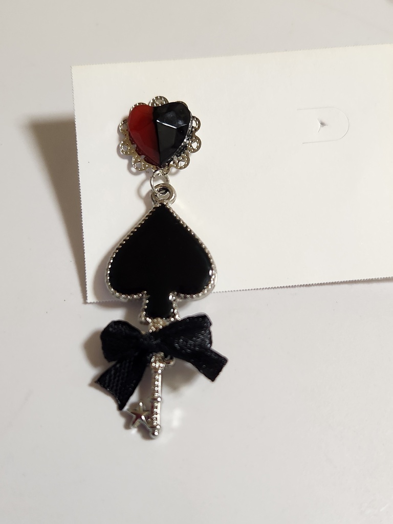 ツイステ ハーツラビュル寮 イメージ ピアス