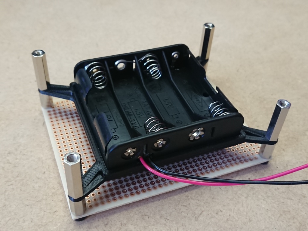 秋月B基板に単三×4本の電池ボックスを取り付けられるブラケット
