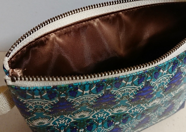 ジールの花パターンの三角ポーチ