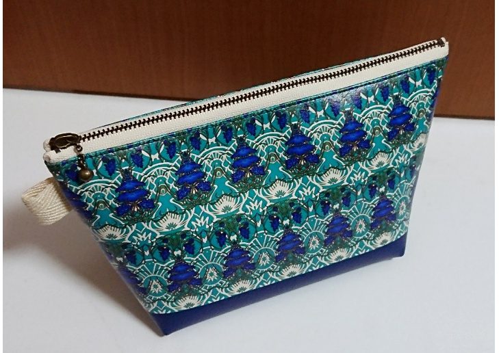 ジールの花パターンの三角ポーチ