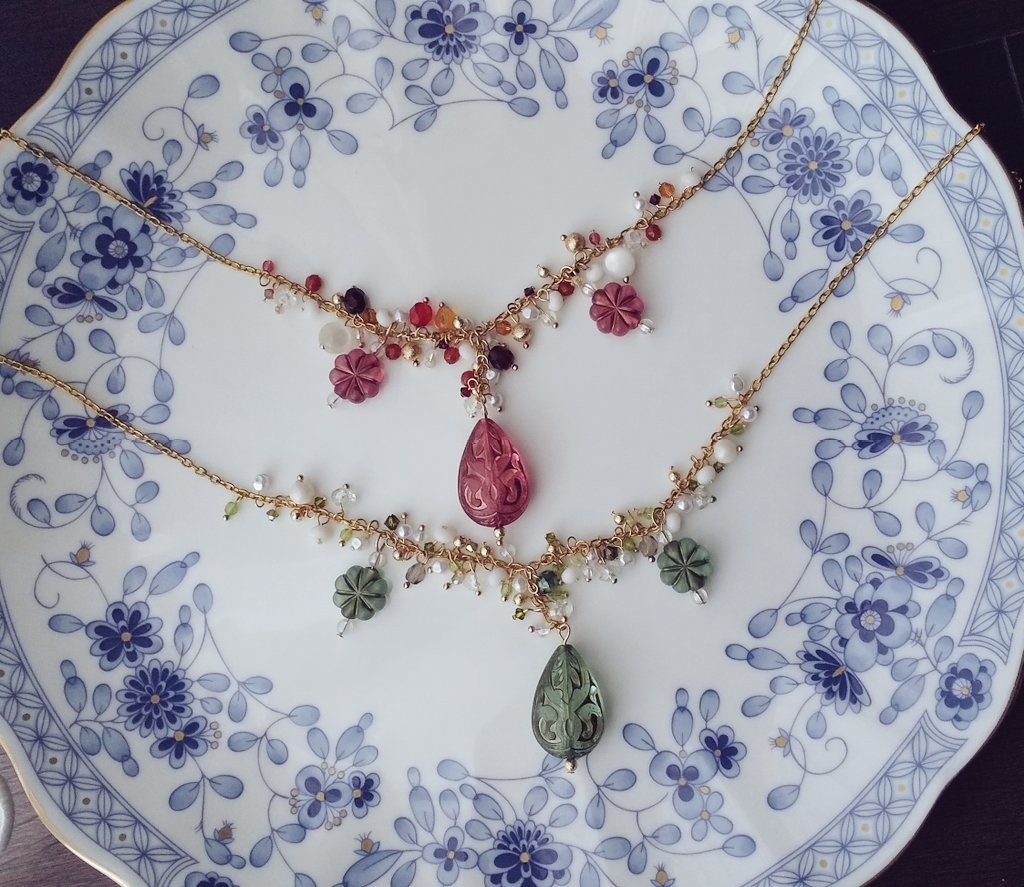 手染めビーズのゴージャスネックレス(鬼滅の刃)