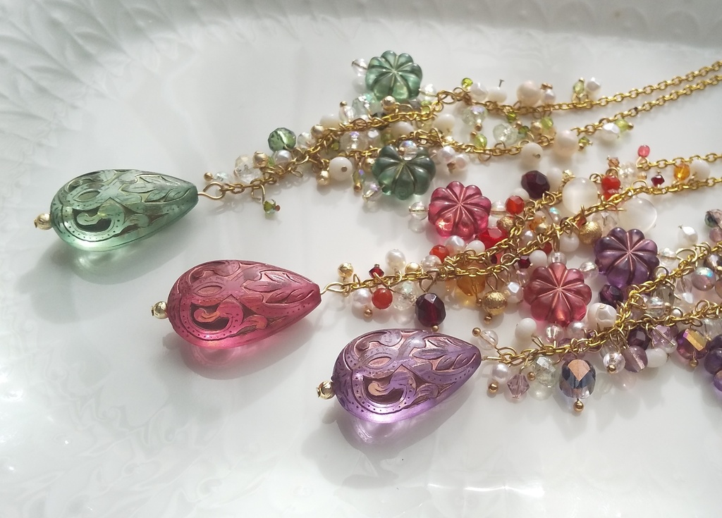 手染めビーズのゴージャスネックレス(鬼滅の刃)