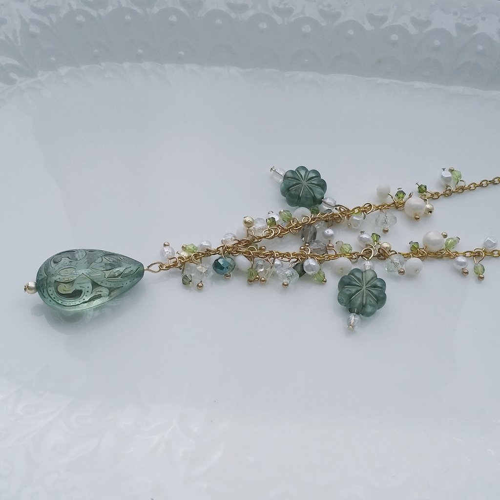 手染めビーズのゴージャスネックレス(鬼滅の刃)