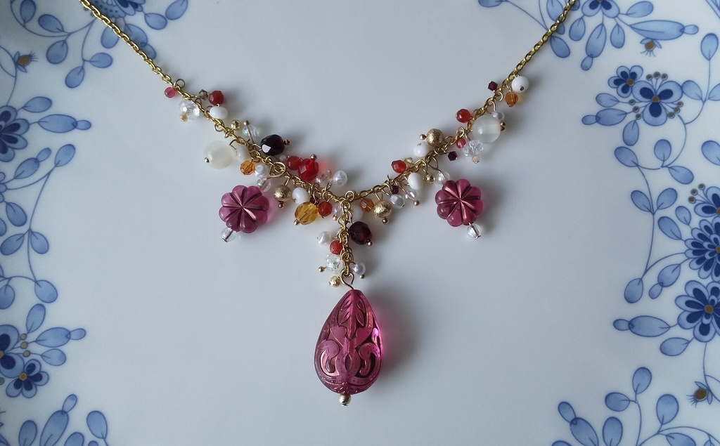 手染めビーズのゴージャスネックレス(鬼滅の刃)