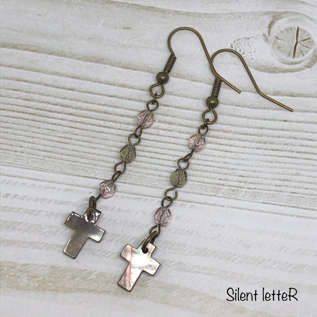 シェルクロスのピアス