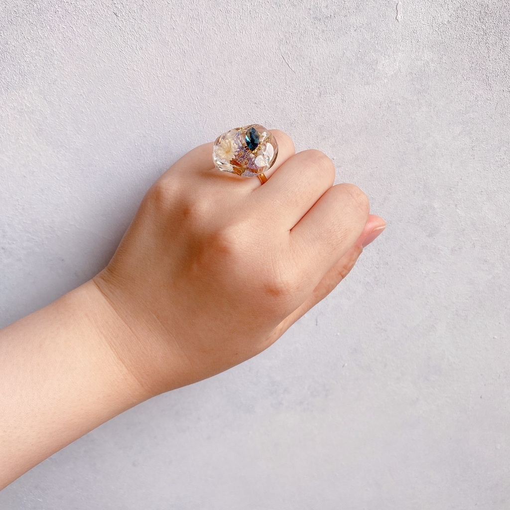 スワロフスキーとお花のイメージアクセサリーリング