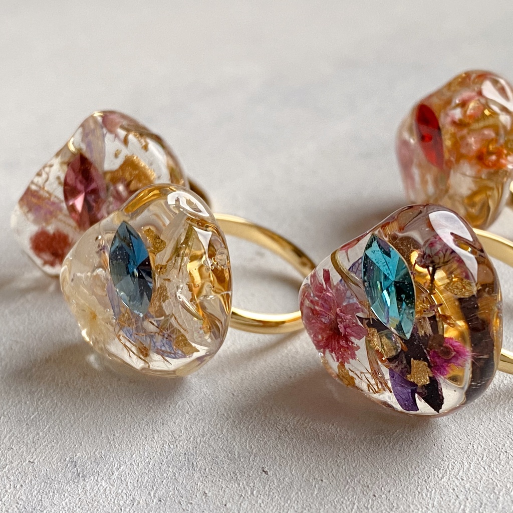 スワロフスキーとお花のイメージアクセサリーリング