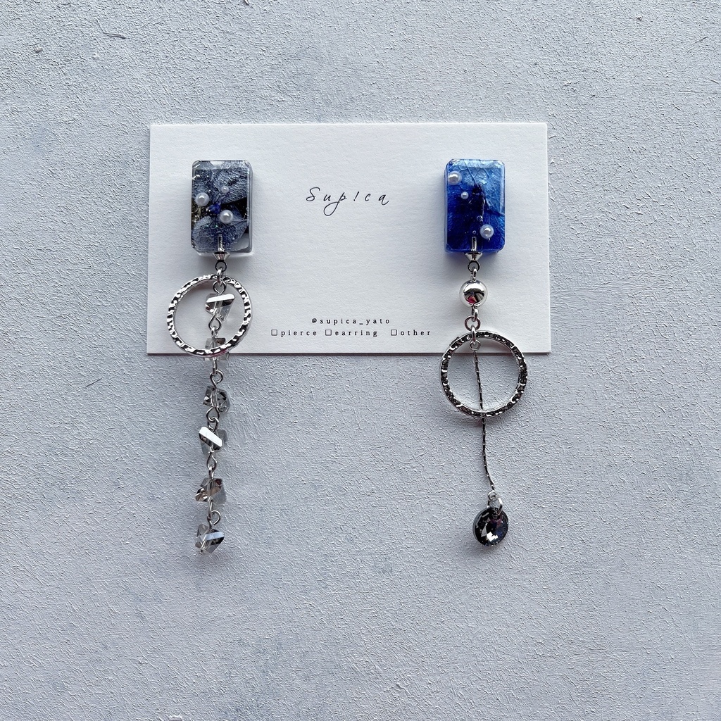 真人 スワロフスキーとダークなイメージアクセサリー