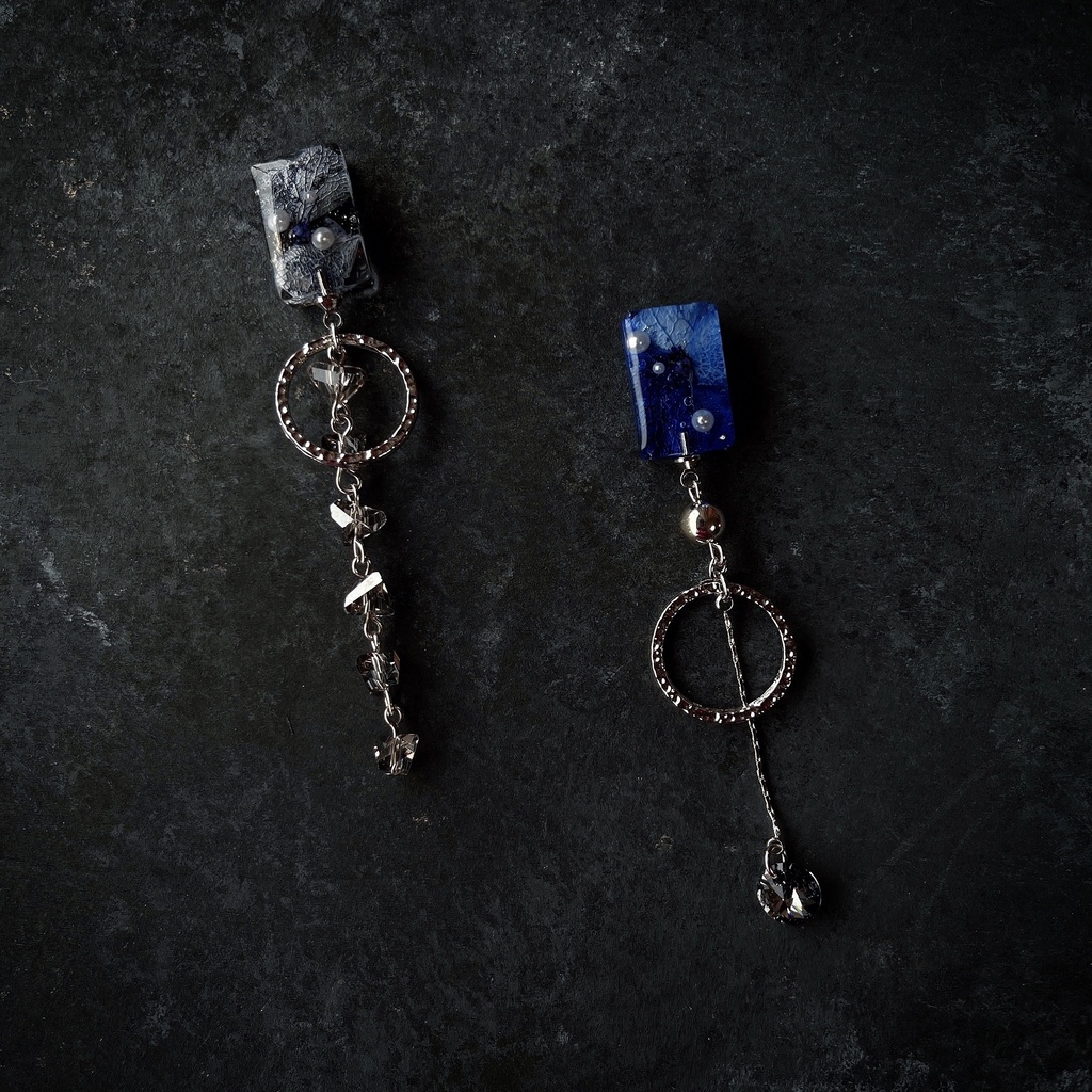 真人 スワロフスキーとダークなイメージアクセサリー