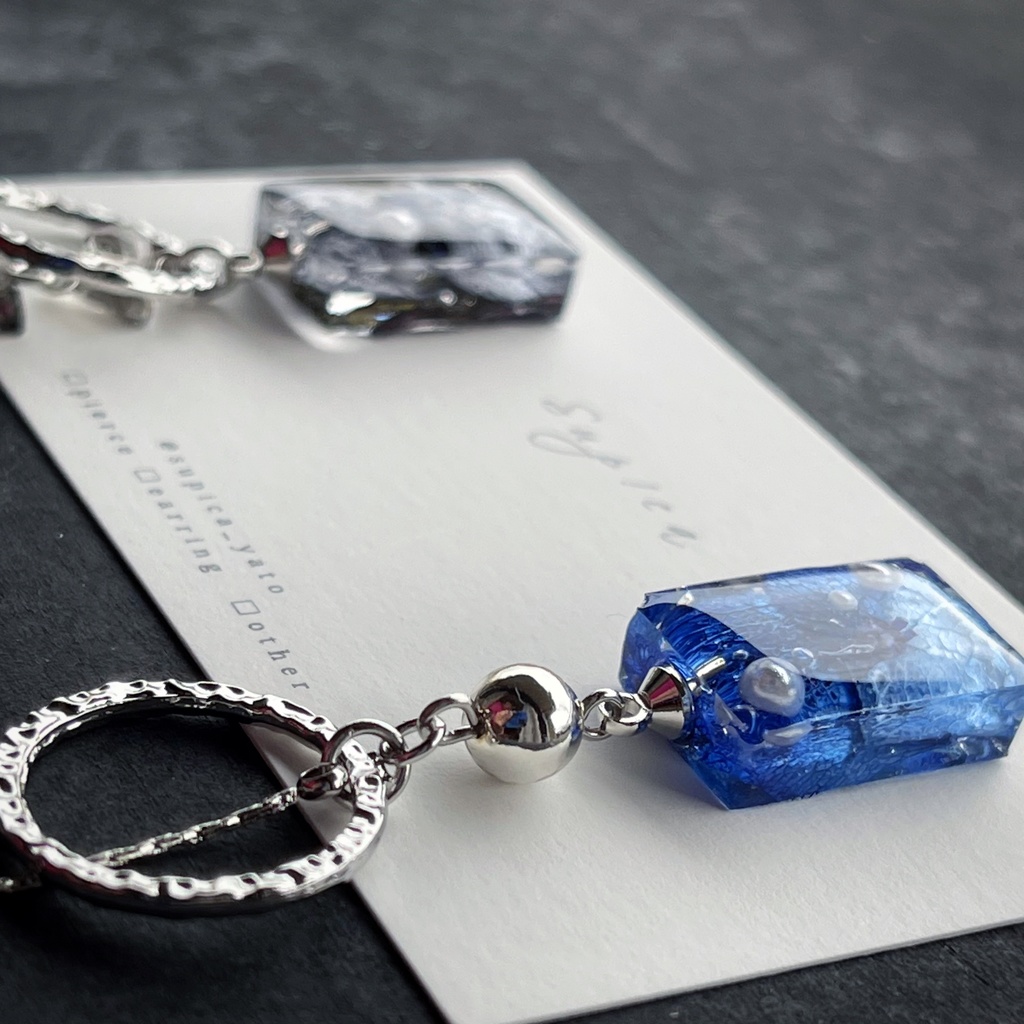 真人 スワロフスキーとダークなイメージアクセサリー