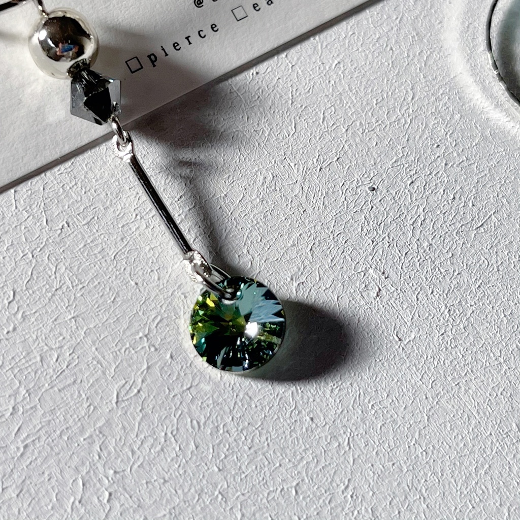 赤井秀一 レアカラースワロフスキーピアス・イヤリング