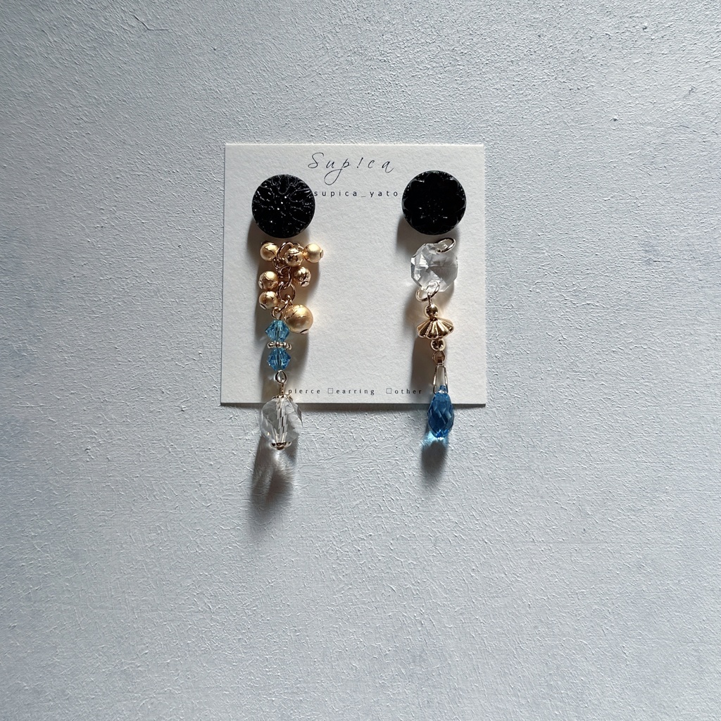 【一点もの】五条悟 ヴィンテージボタンのイメージピアス・イヤリング