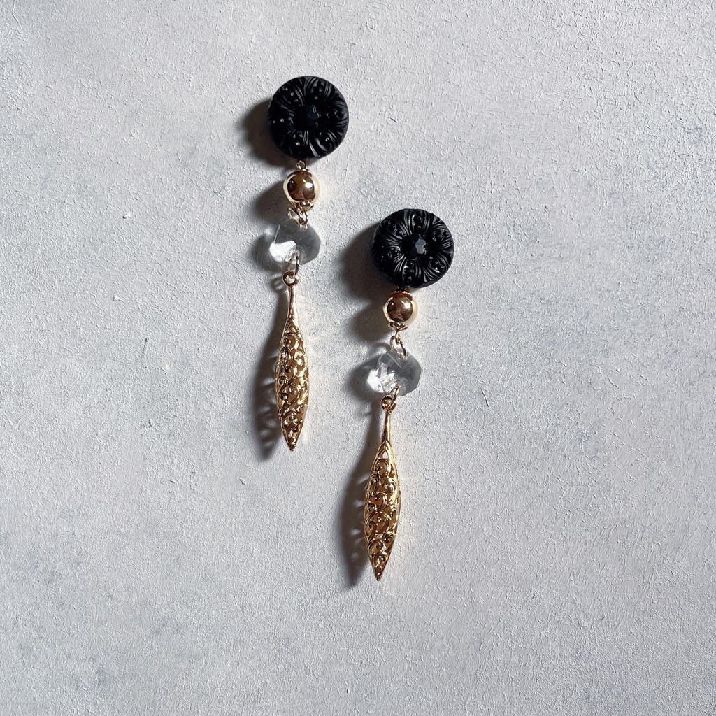 【一点もの】夏油傑 ヴィンテージガラスボタンのイメージピアス・イヤリング