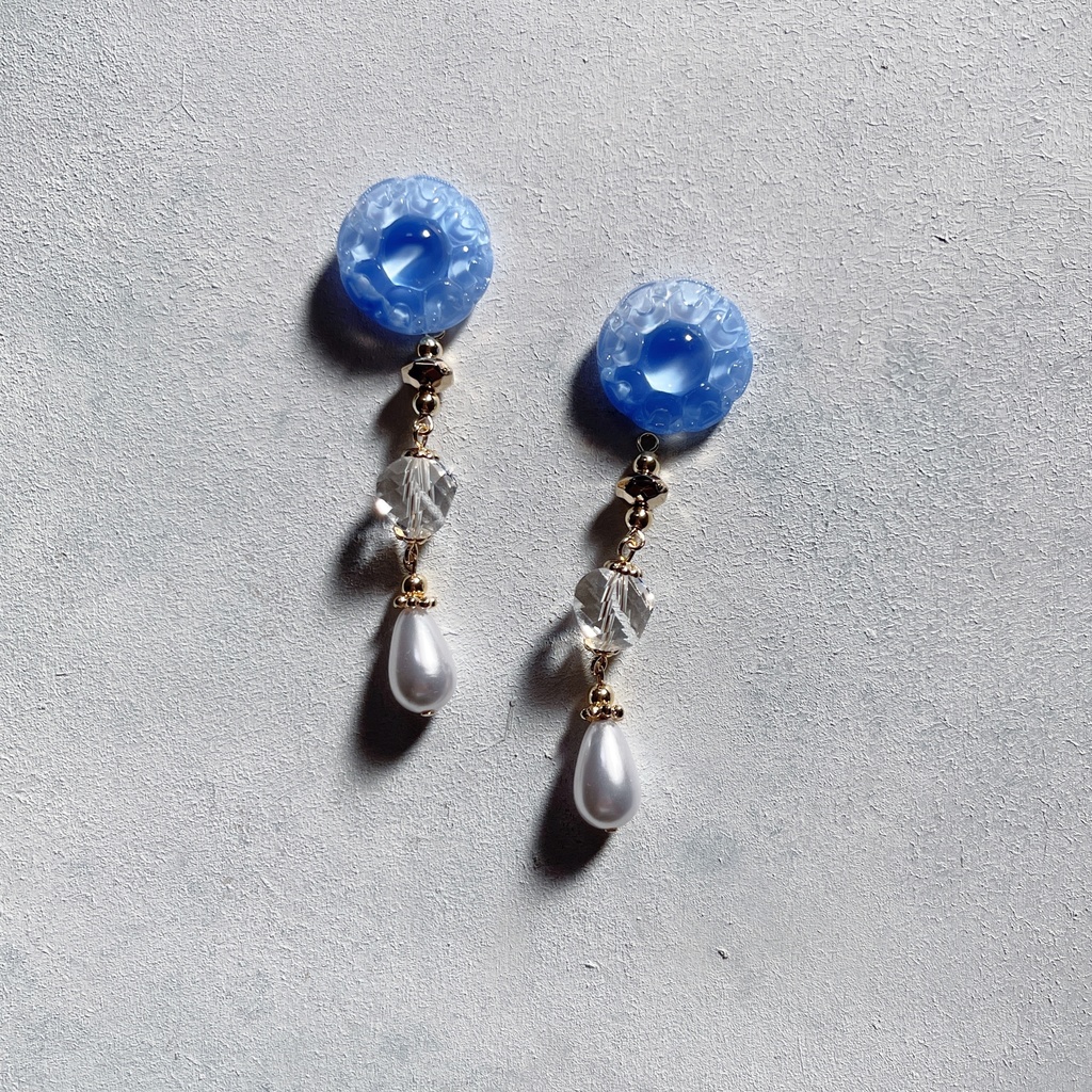 【一点もの】安室透(降谷零) ヴィンテージガラスボタンのイメージピアス・イヤリング