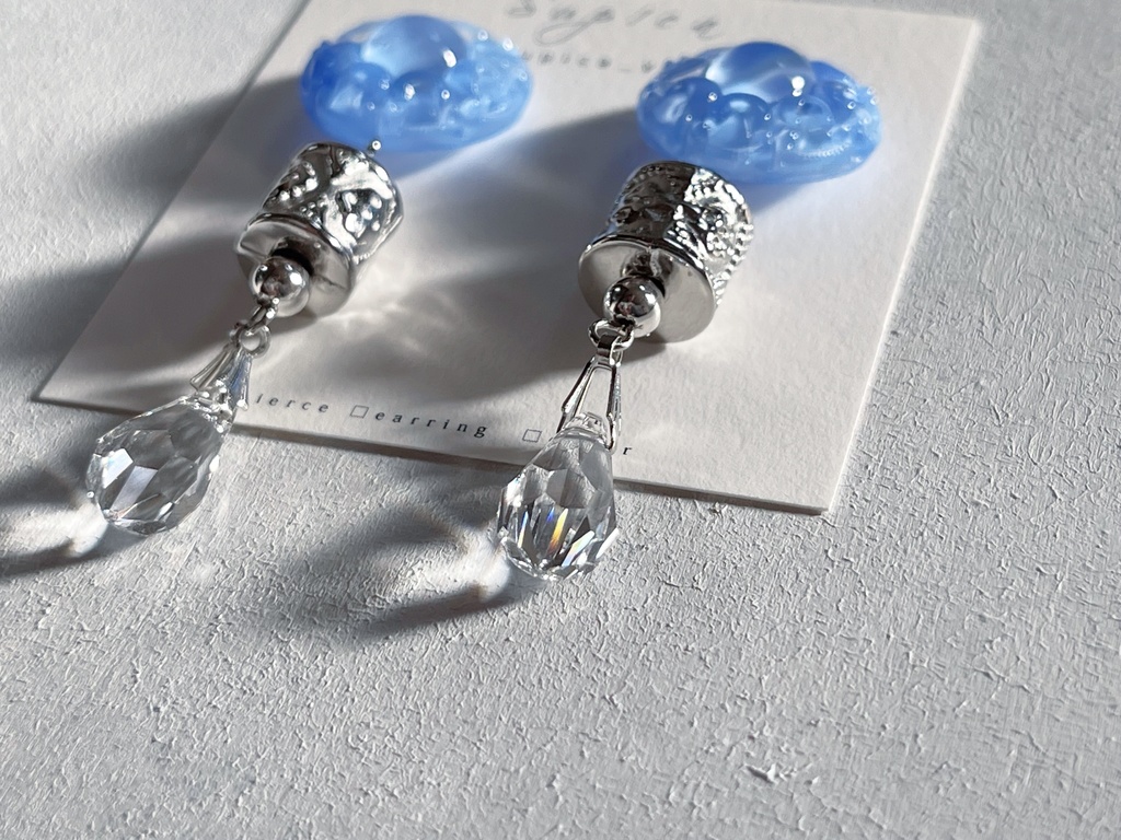 【一点もの】安室透(降谷零) ヴィンテージガラスボタンのイメージピアス・イヤリング