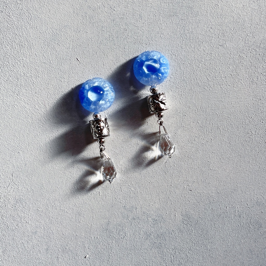 【一点もの】安室透(降谷零) ヴィンテージガラスボタンのイメージピアス・イヤリング