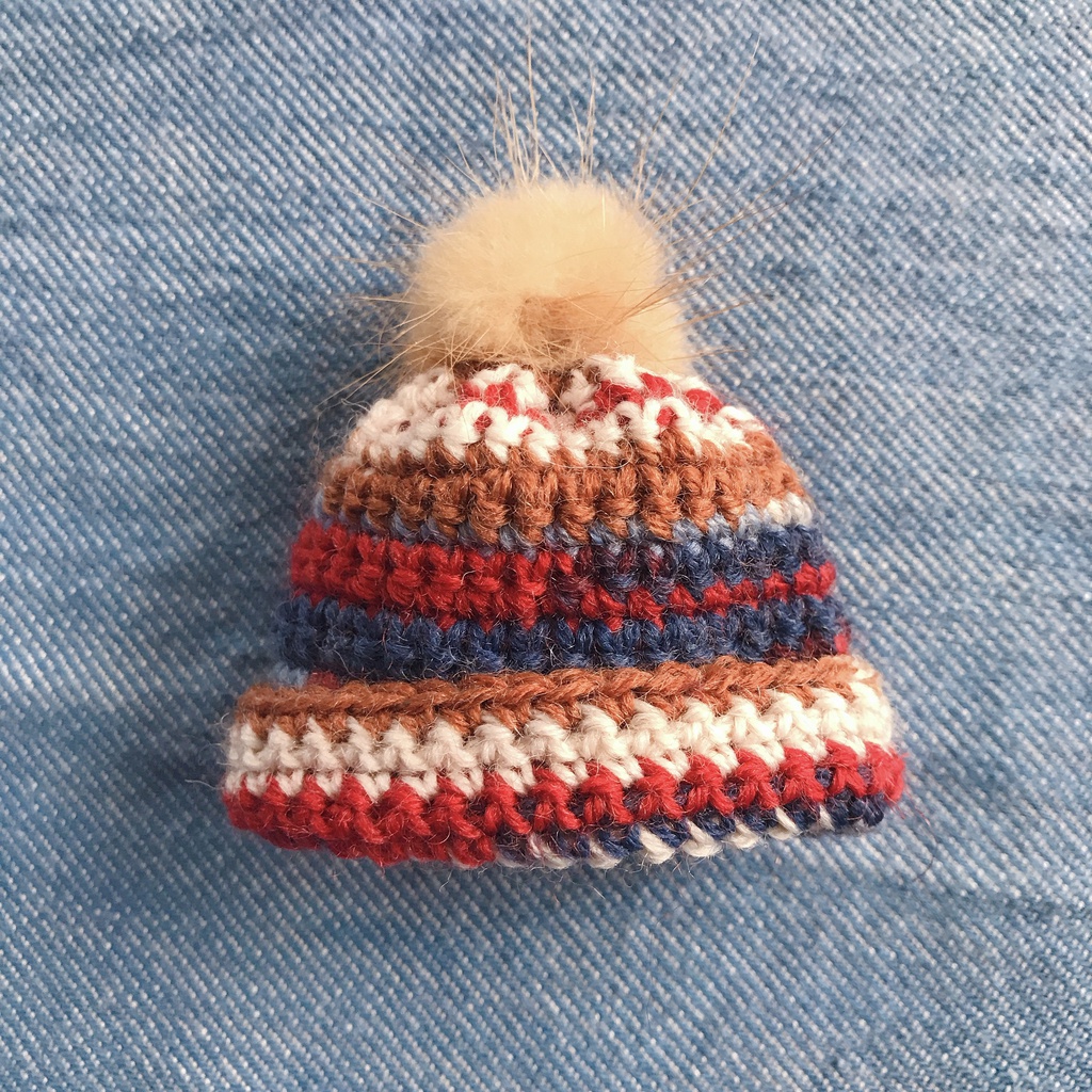 ファーポンポン付き段染めニット帽