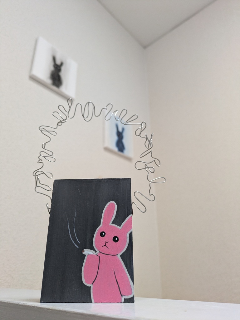 煙草を吸うウサギ