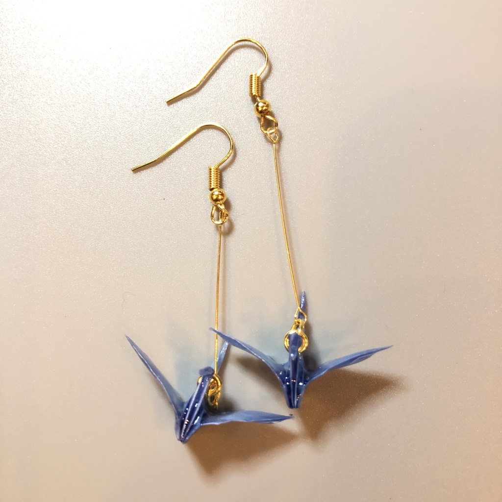 『鶴来る(つるきたる)M』 折り紙 折り鶴 ピアス イヤリング | ライトブルー