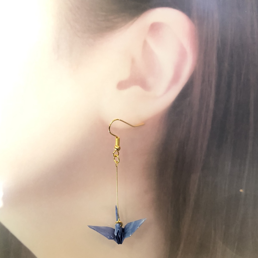 『鶴来る(つるきたる)M』 折り紙 折り鶴 ピアス イヤリング | ライトブルー