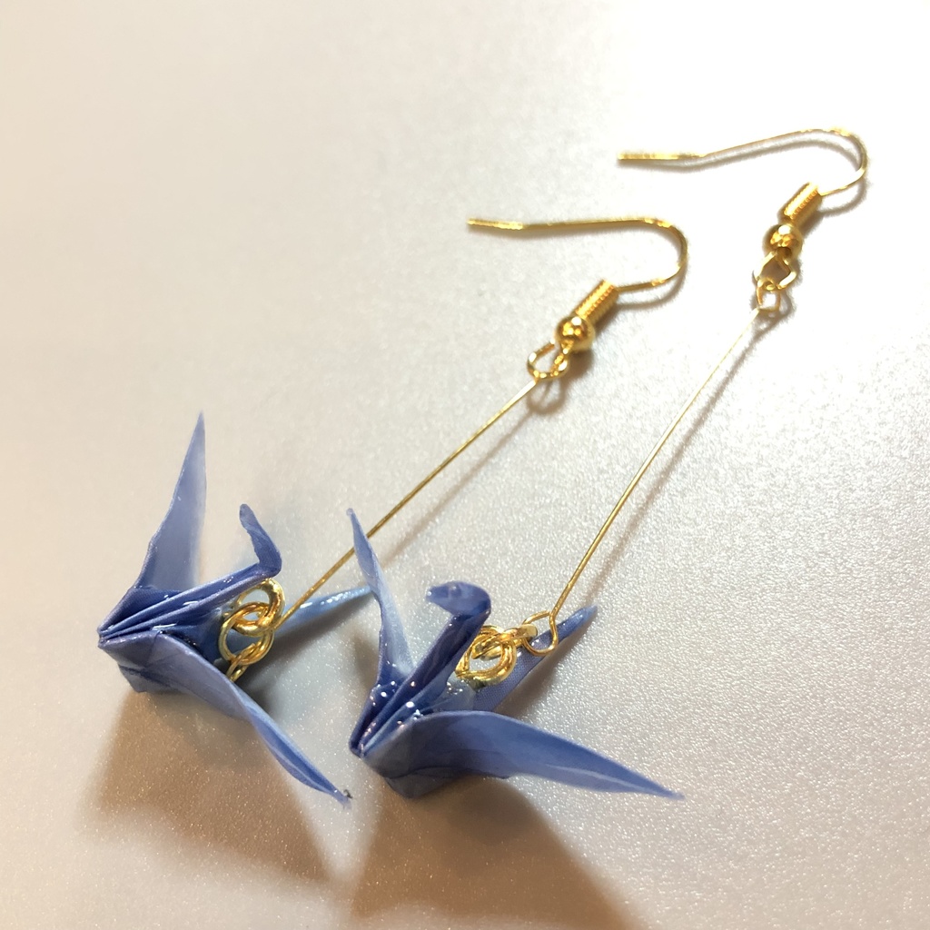 『鶴来る(つるきたる)M』 折り紙 折り鶴 ピアス イヤリング | ライトブルー