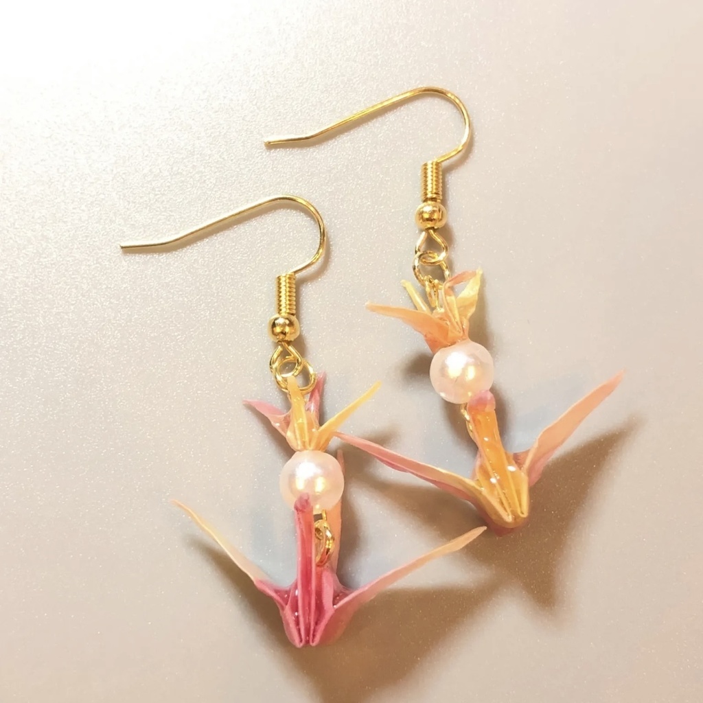 『鶴の戯れ』 折り紙 折り鶴 ピアス イヤリング | ピンク×イエロー