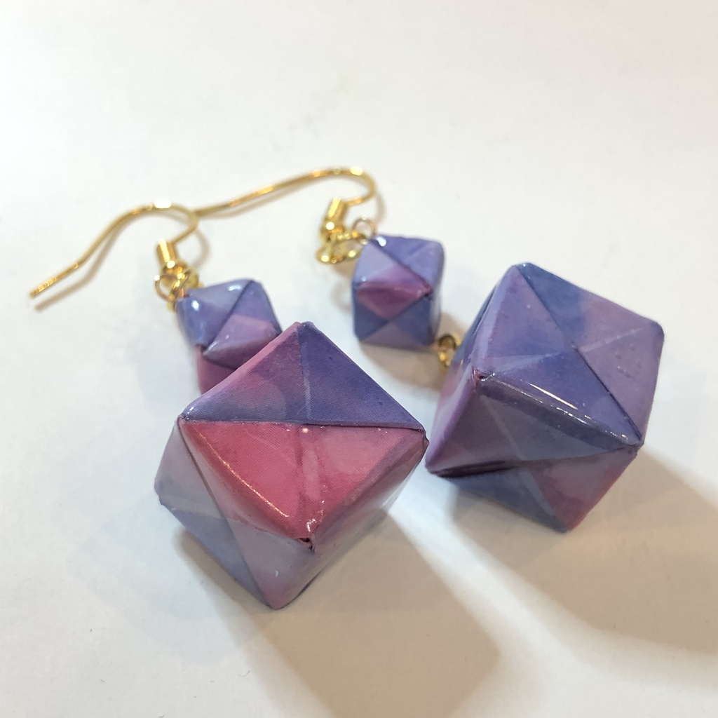 『キューブ キューブ』折り紙 ピアス イヤリング | パープル×ピンク