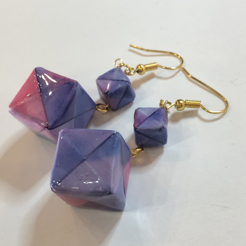 『キューブ キューブ』折り紙 ピアス イヤリング | パープル×ピンク