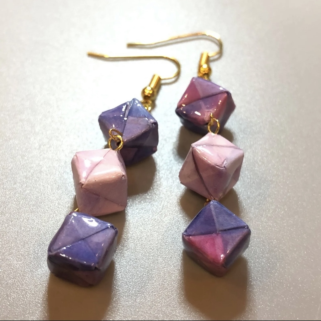 『キューブ 3』 折り紙 ピアス イヤリング | パープル×ピンク
