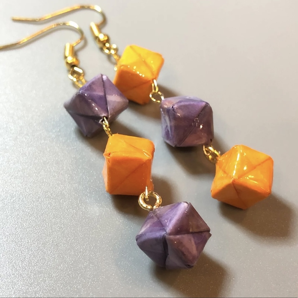 『キューブ 3 -Trick or Treat-』 折り紙 ピアス イヤリング | オレンジ×パープル