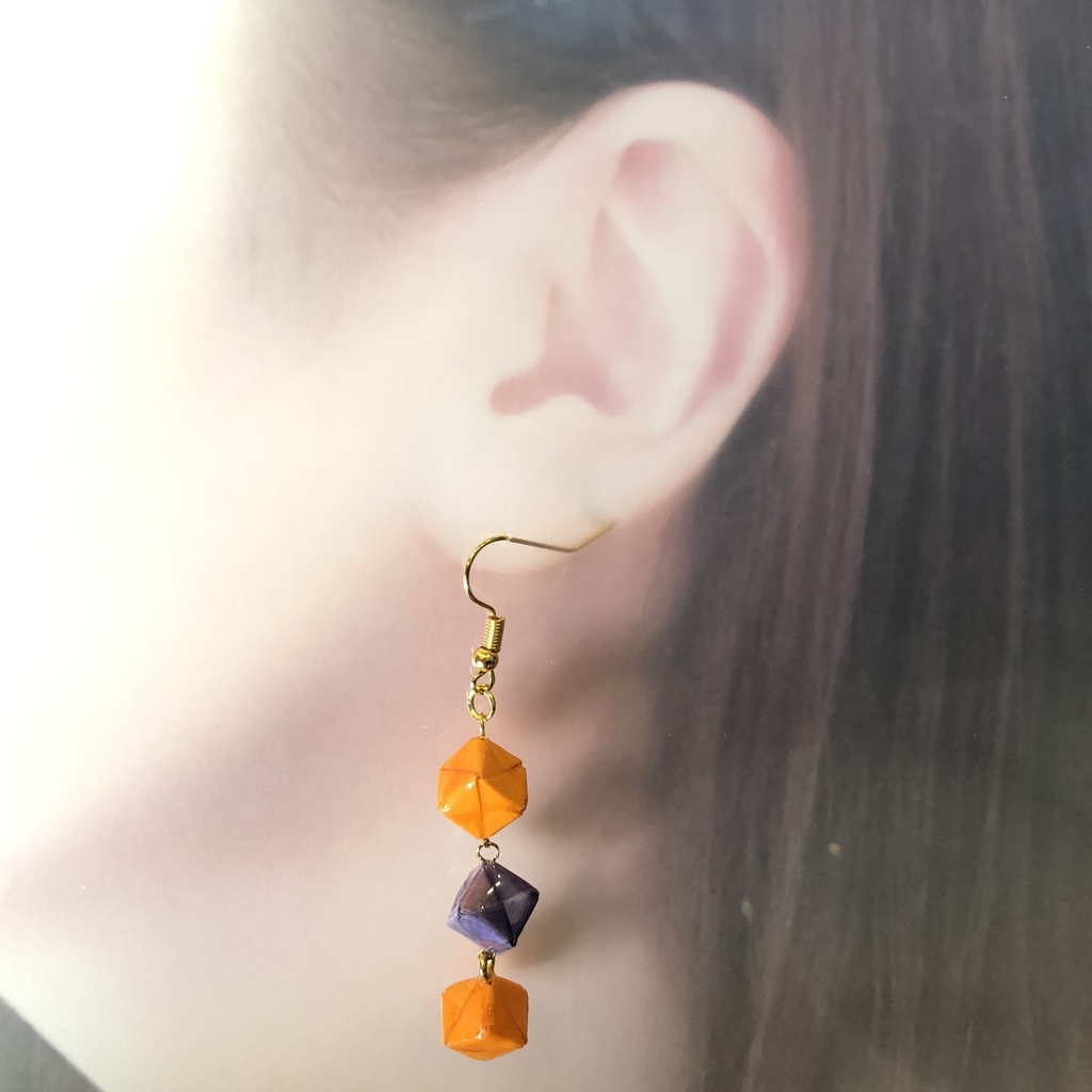 『キューブ 3 -Trick or Treat-』 折り紙 ピアス イヤリング | オレンジ×パープル