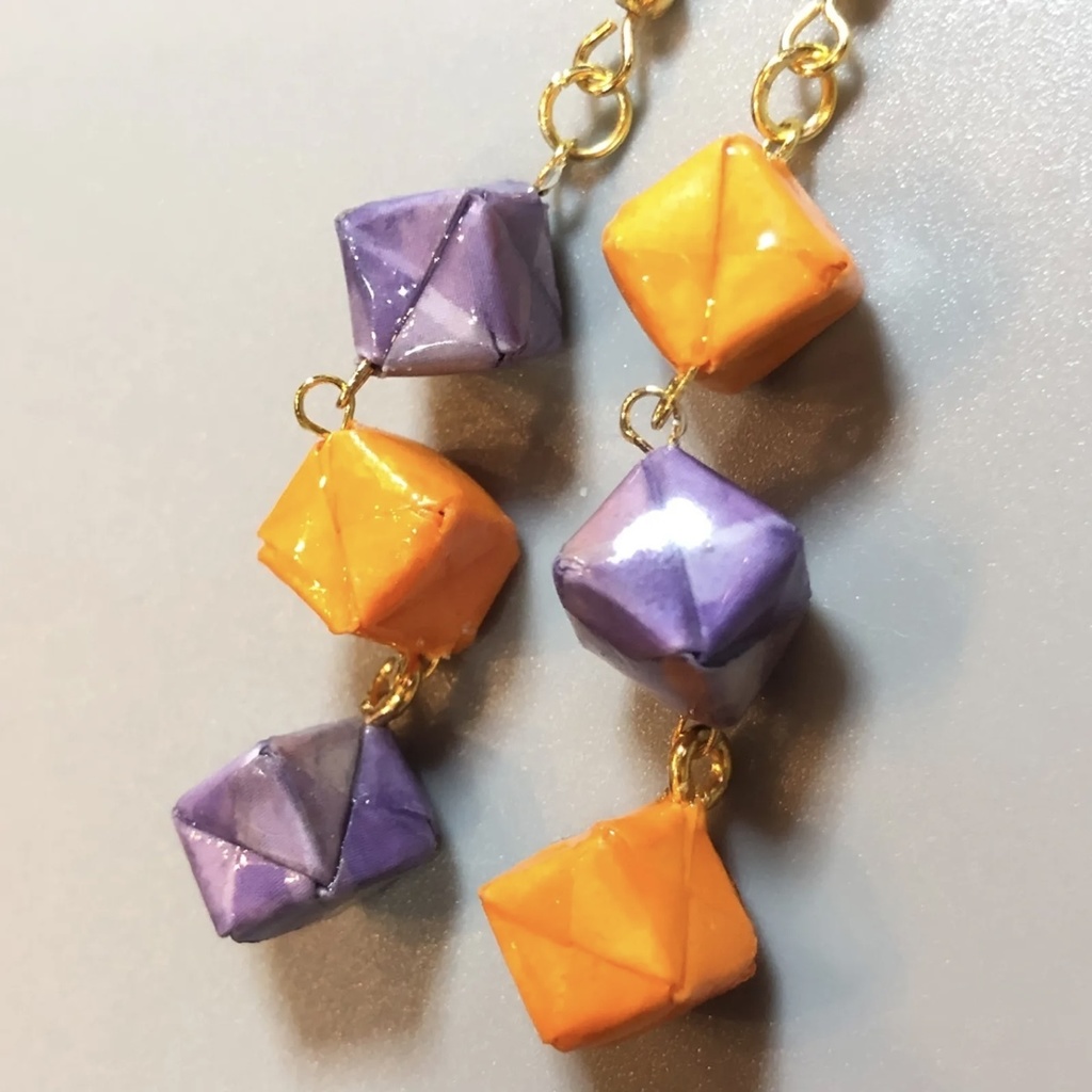 『キューブ 3 -Trick or Treat-』 折り紙 ピアス イヤリング | オレンジ×パープル