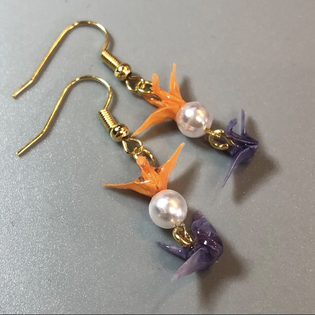 『鶴の帰り道 ーハロウィンー』折り鶴 ピアス イヤリング | オレンジ×パープル