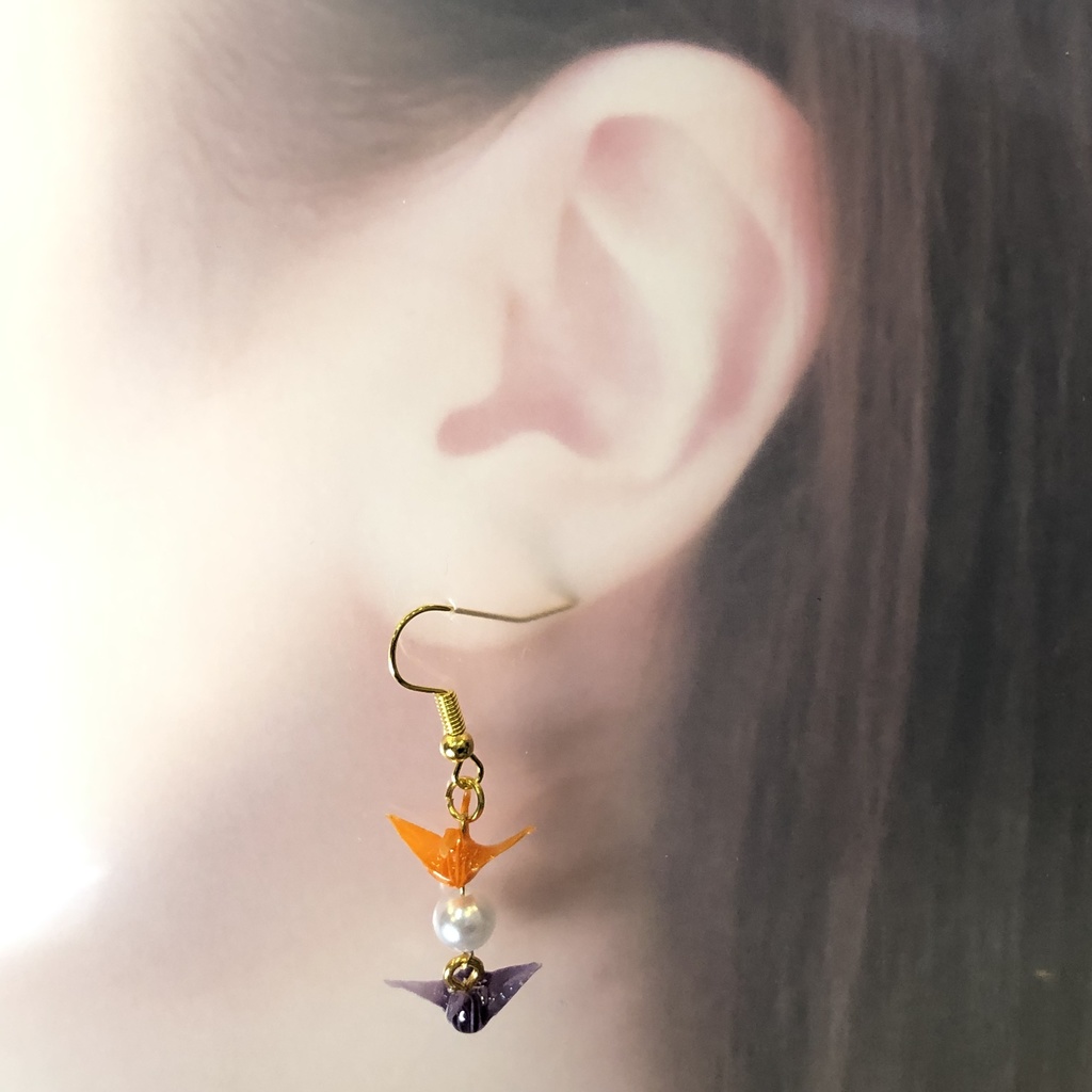 『鶴の帰り道 ーハロウィンー』折り鶴 ピアス イヤリング | オレンジ×パープル