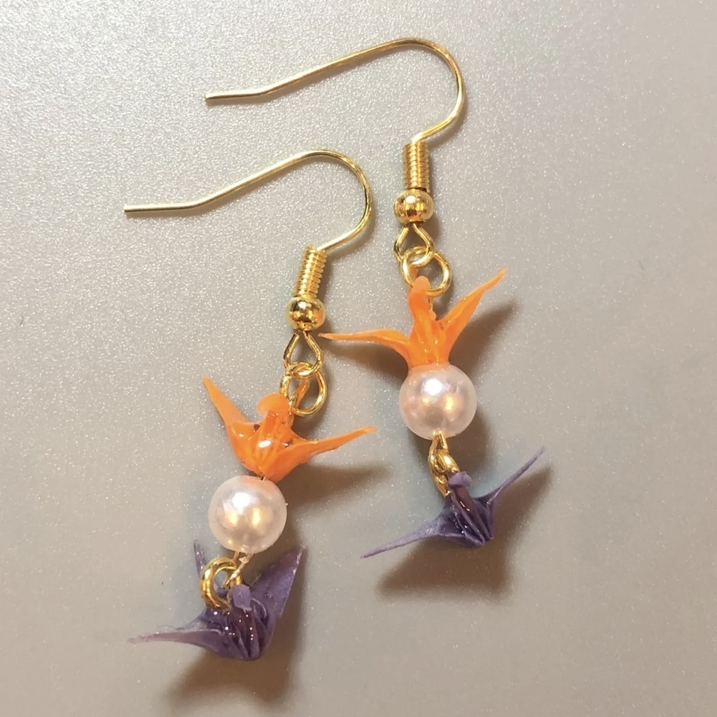 『鶴の帰り道 ーハロウィンー』折り鶴 ピアス イヤリング | オレンジ×パープル