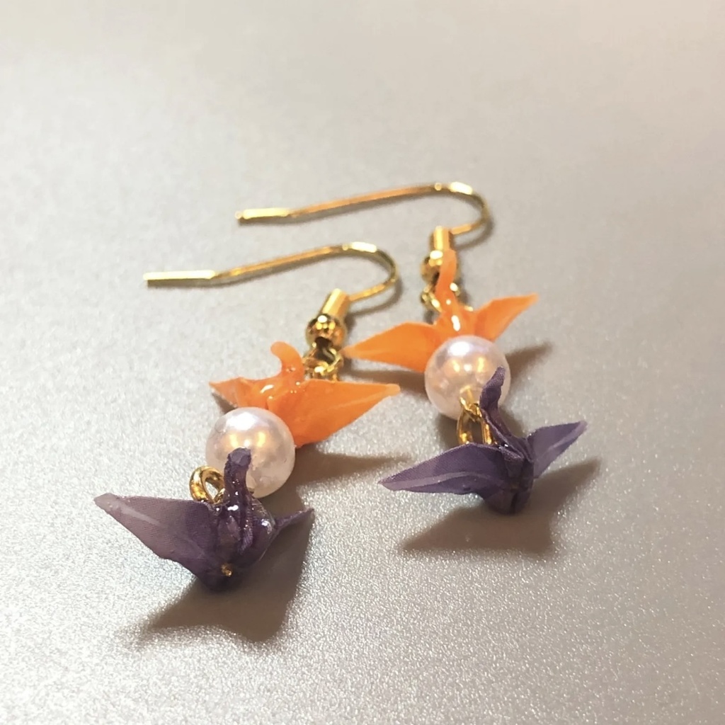 『鶴の帰り道 ーハロウィンー』折り鶴 ピアス イヤリング | オレンジ×パープル