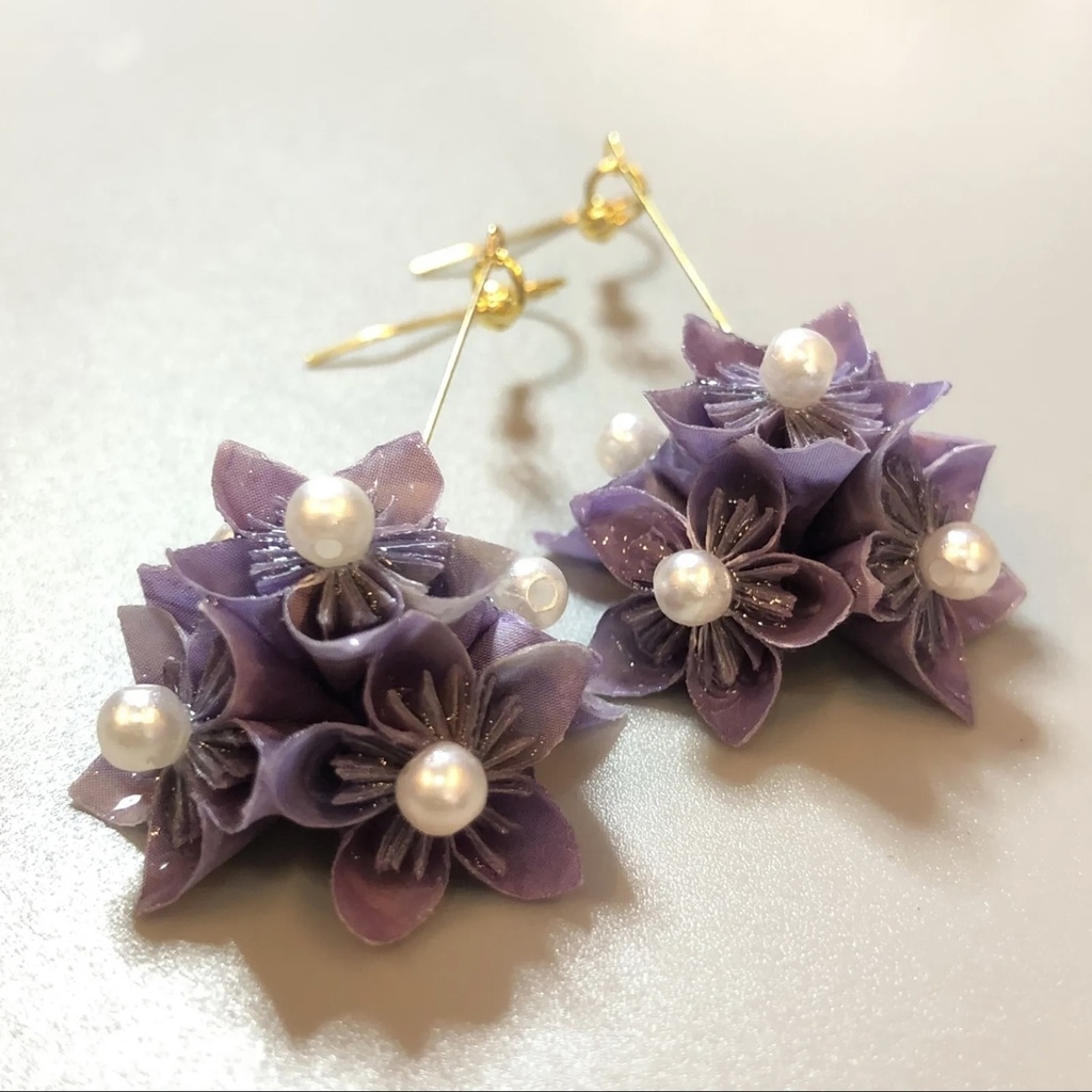 『花の贈りもの ールリマツリー』折り紙 くす玉 ピアス イヤリング | パープル