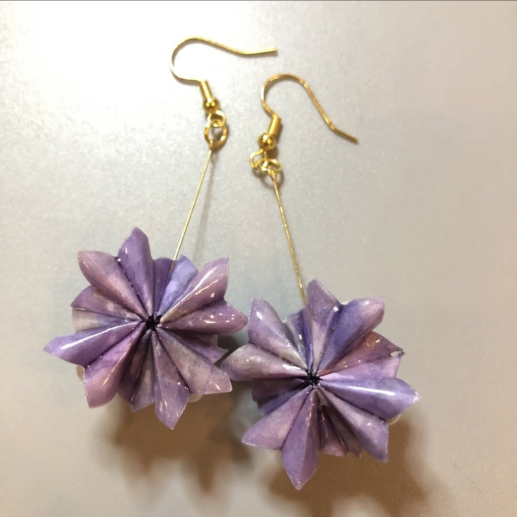 『花の贈りもの ールリマツリー』折り紙 くす玉 ピアス イヤリング | パープル