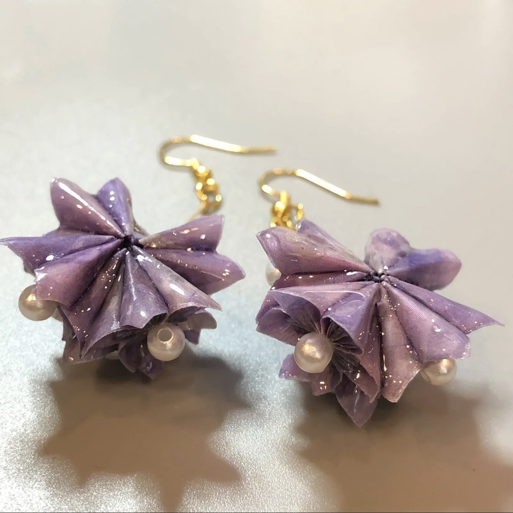 『花の贈りもの ールリマツリー』折り紙 くす玉 ピアス イヤリング | パープル